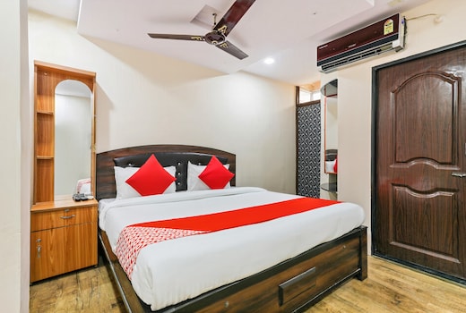 Hotel Pleasure Palace, Indore