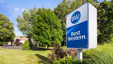 Best Western Plaza Hotel Saugatuck - Tap to explore photos