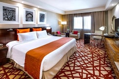 Crowne Plaza Hotel- Dubai Deira, الشارقة