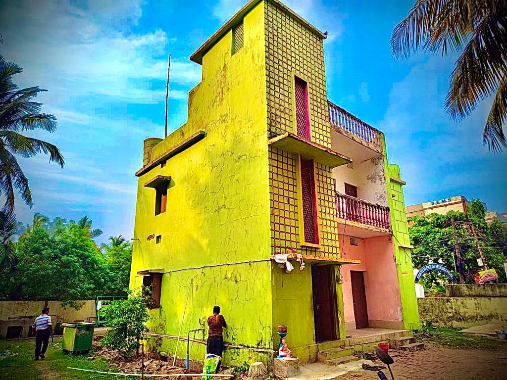 Srii Guest House (Non Ac Room) - Tap to explore photos