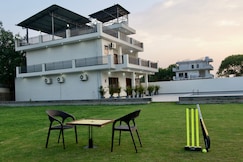 CasaBianca ll Private Luxury Oasis with Pool Lawn, Gurgaon