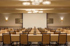 Embassy Suites Boston Waltham Hotel, Boston