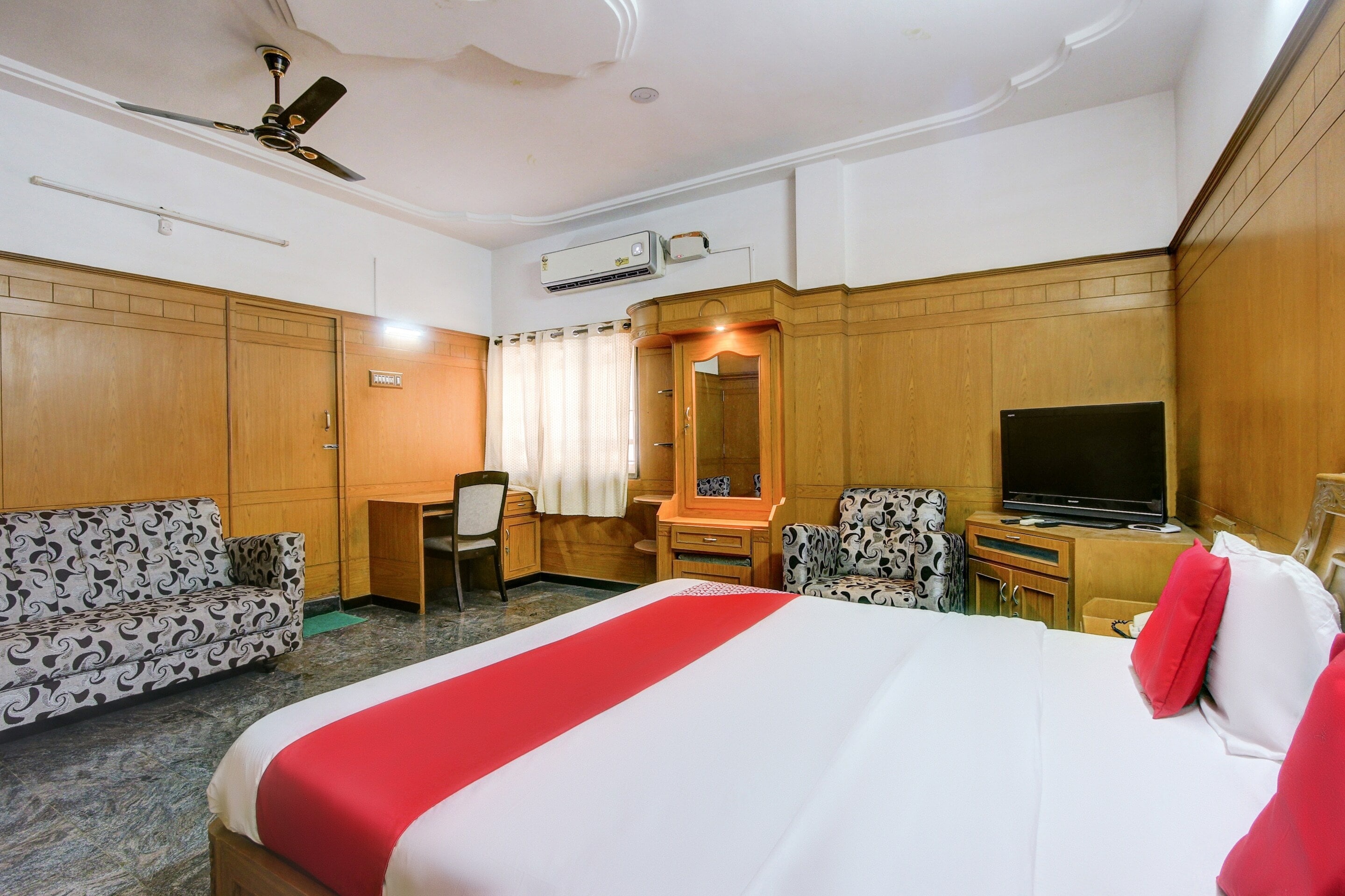 Hotel O Vivekam Home Stay - Tap to explore photos