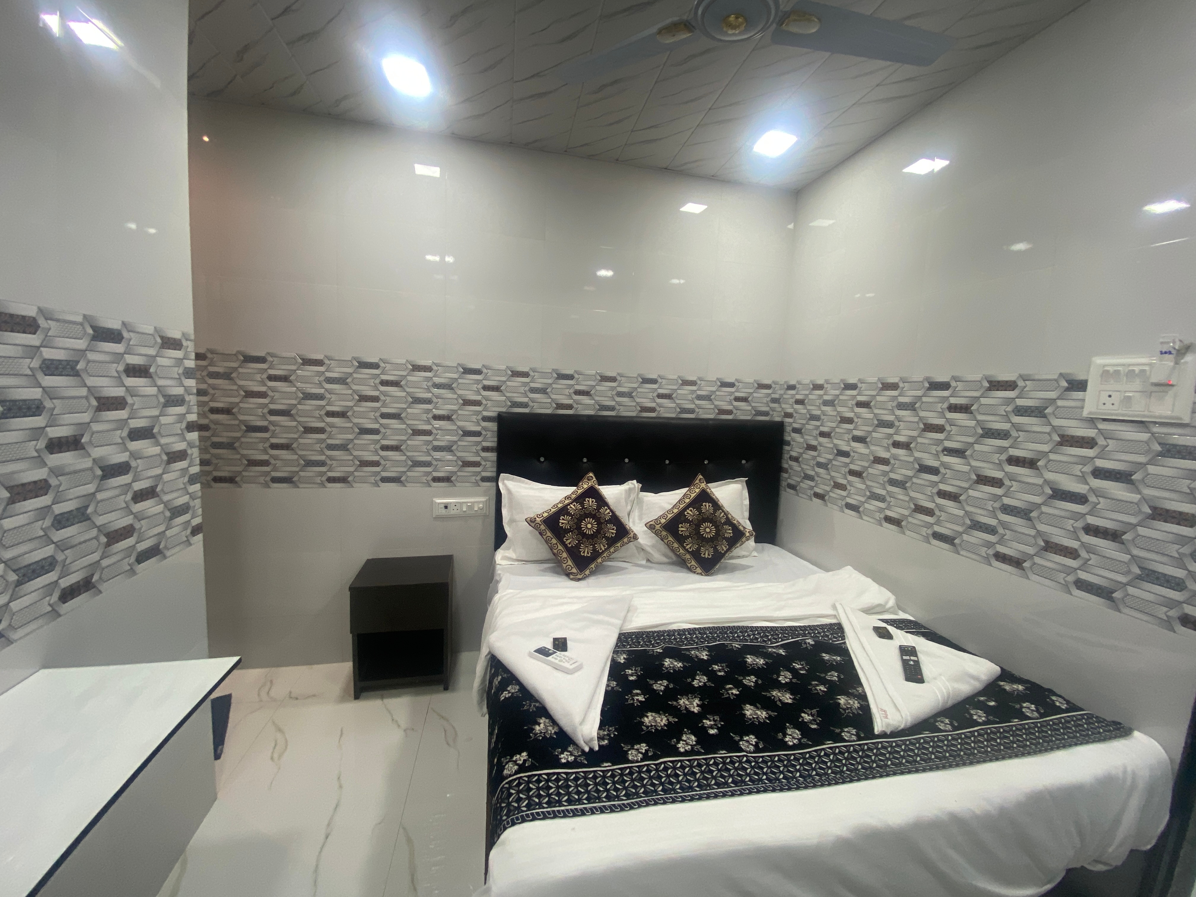 Hotel Sai Residency - Tap to explore photos