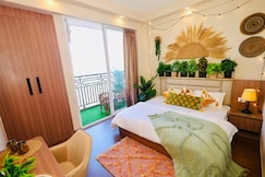 Sunleaf Studio Near Expo Mart Metro Pari Chawk, Greater Noida