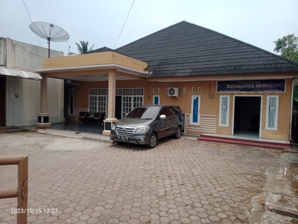 OYO 93292 Raudhatul Husna Homestay Syariah - Tap to explore photos