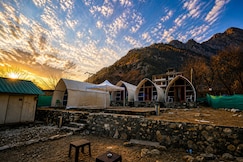Vintage Vista Camps, Kasol