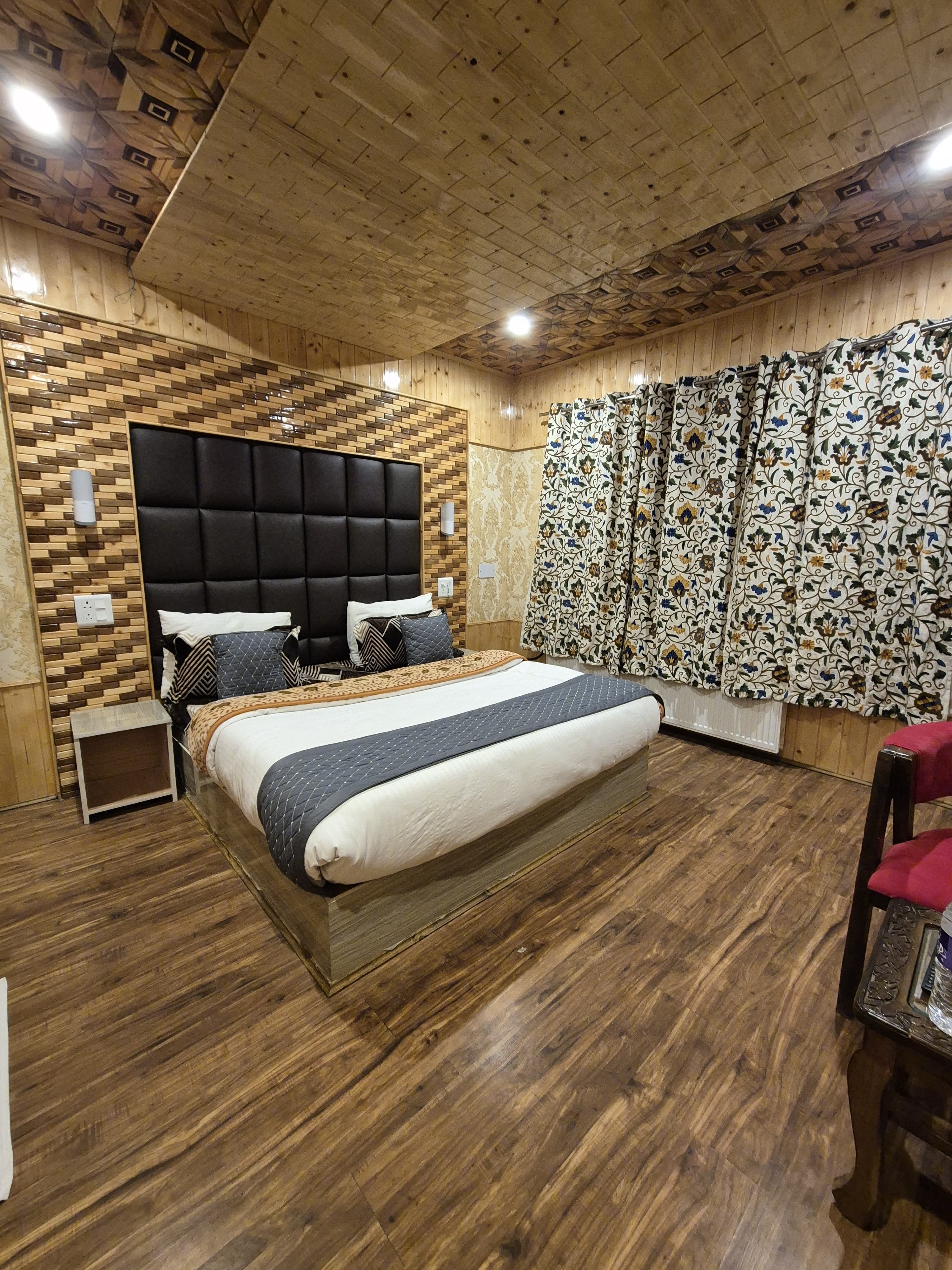HOTEL GOLDEN HERITAGE - Tap to explore photos
