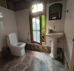 6 Bed Mixed Dormitory