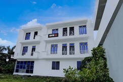SPOT ON PRIYANSHU RESIDENCY & PARI INN GUEST HOUSE & STAY HOME, Varanasi