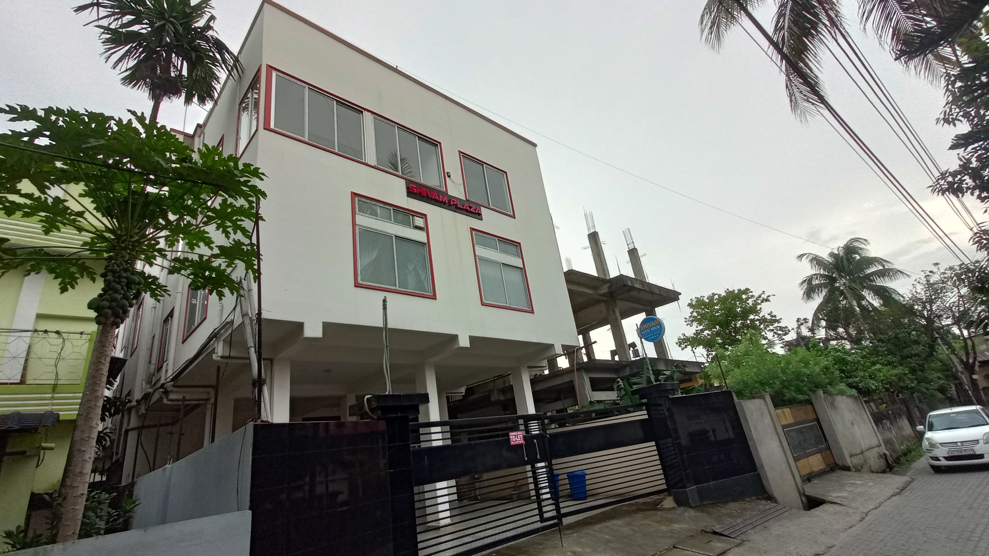 Shivam Guest House Near GNRC and Down Town Hospital - Tap to explore photos
