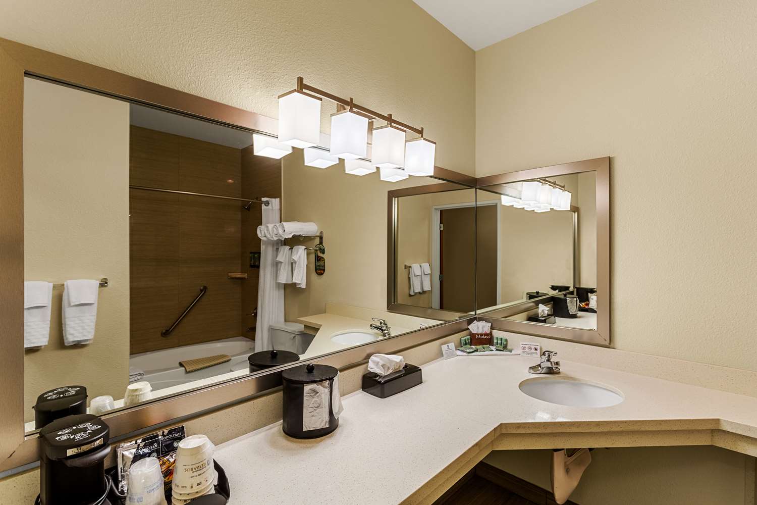 Best Western Rose Quartz Inn - Tap to explore photos
