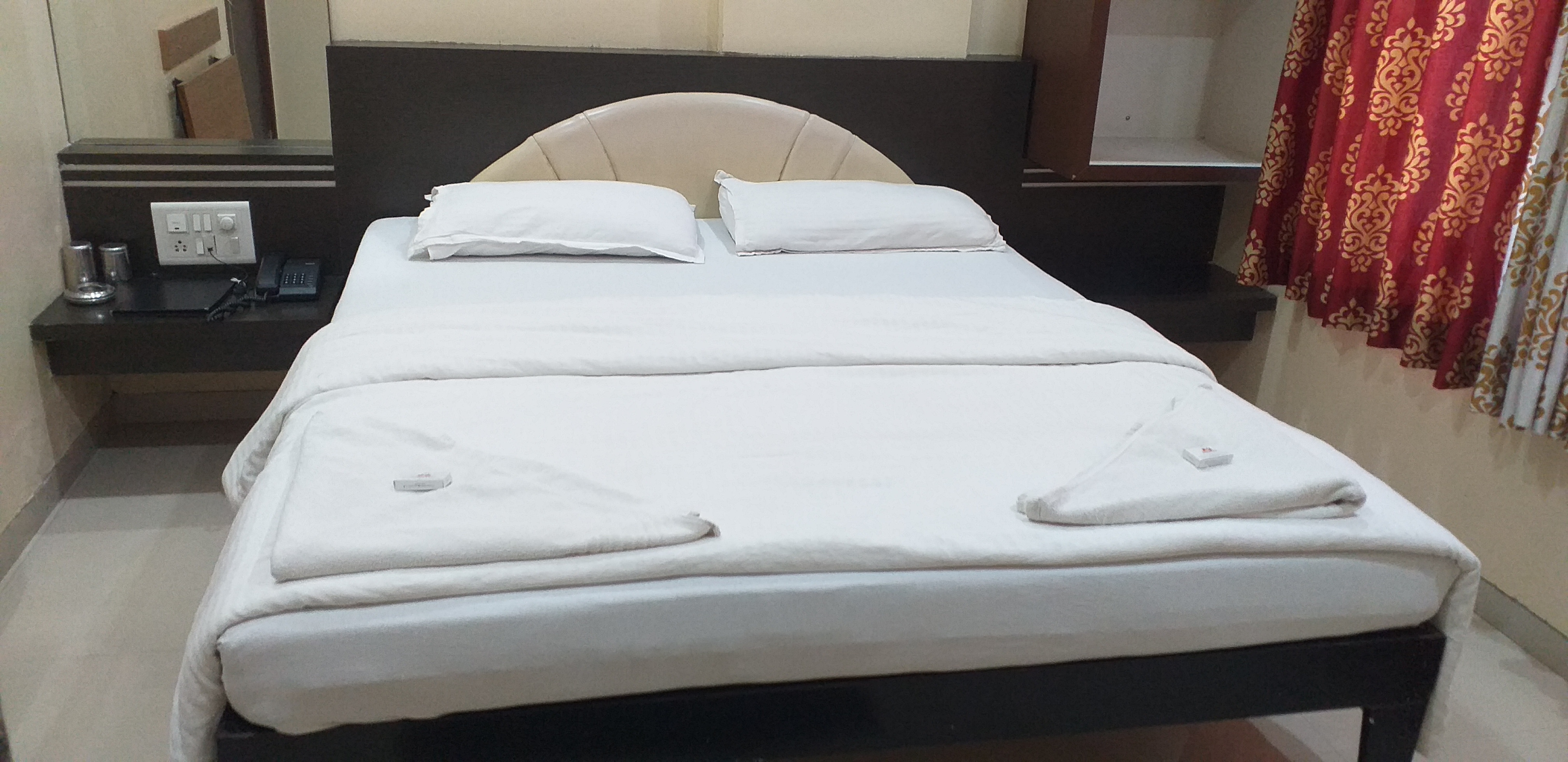 Hotel Yogiraj 4