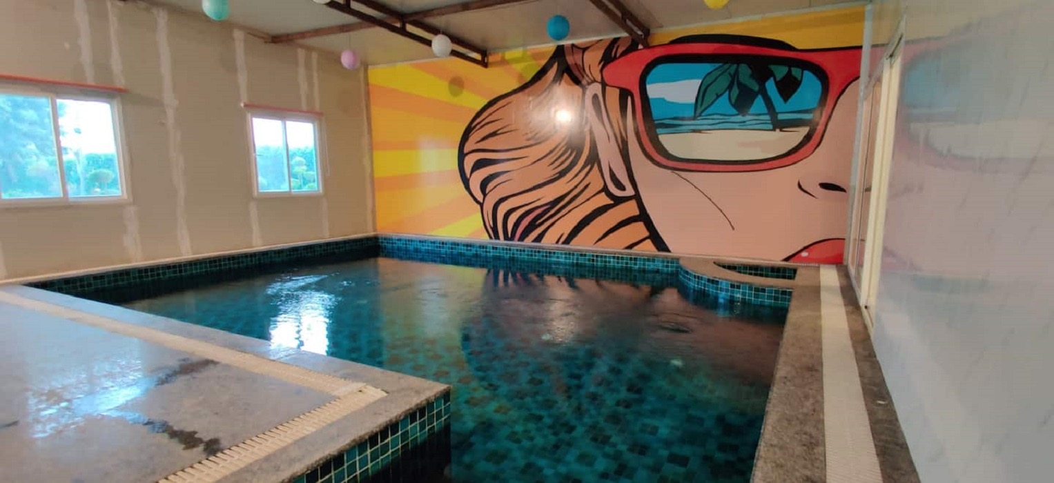 Winterfell Farms I Indoor Pool & Kitchen - Tap to explore photos