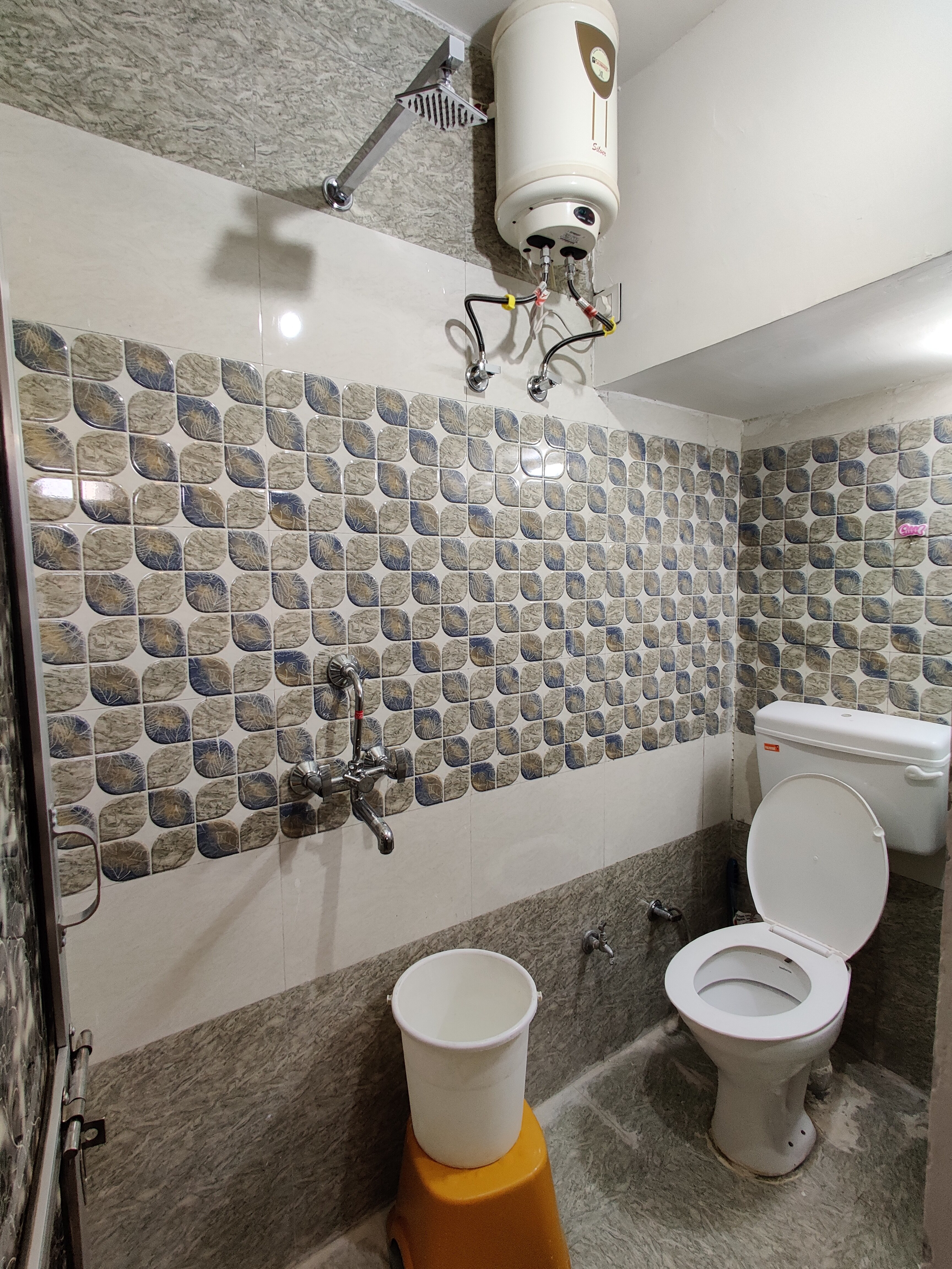 Varah Square Guest House - Tap to explore photos