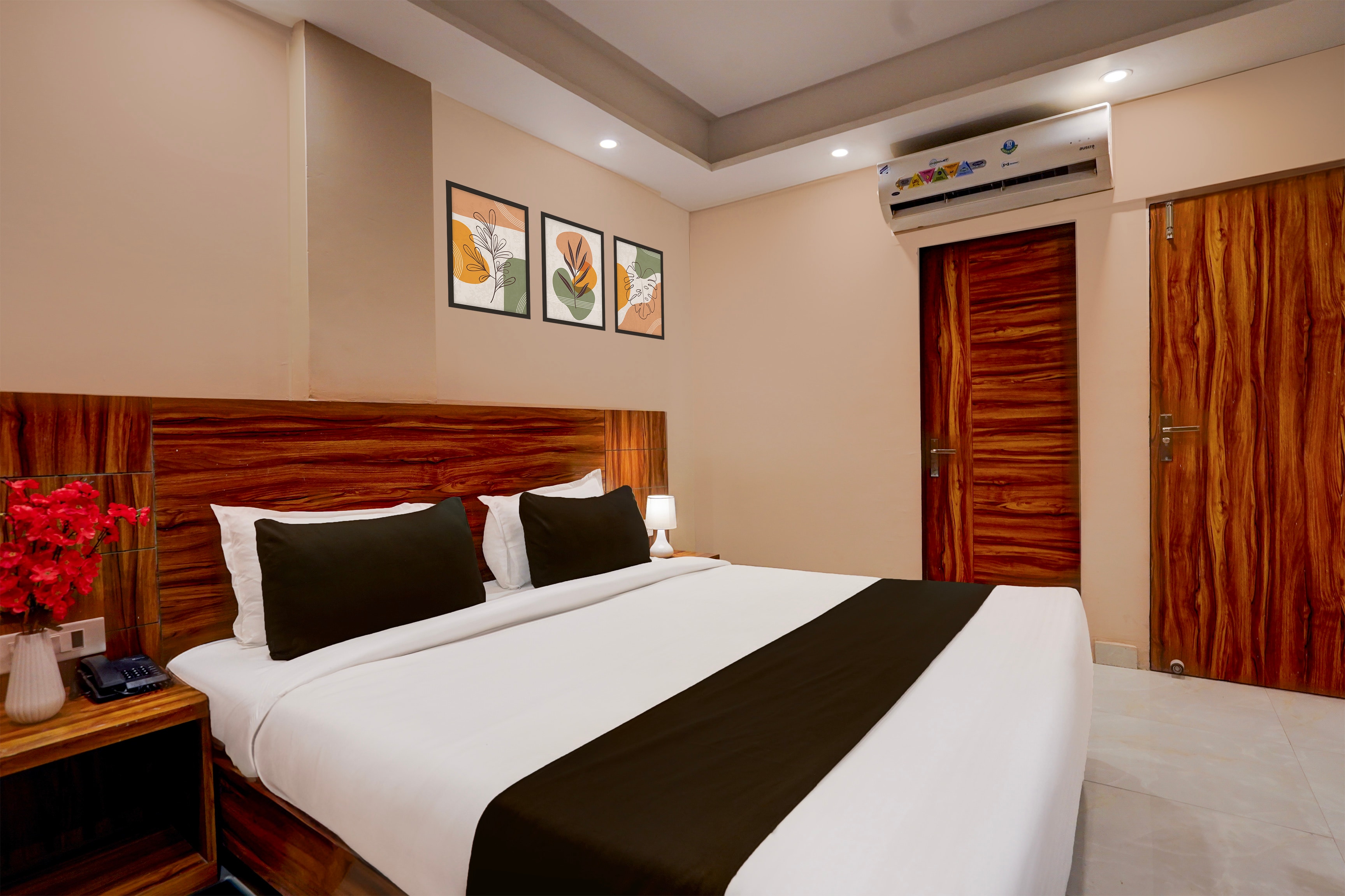 Super Townhouse Alwar Formerly Hotel Lindo Lugar - Tap to explore photos