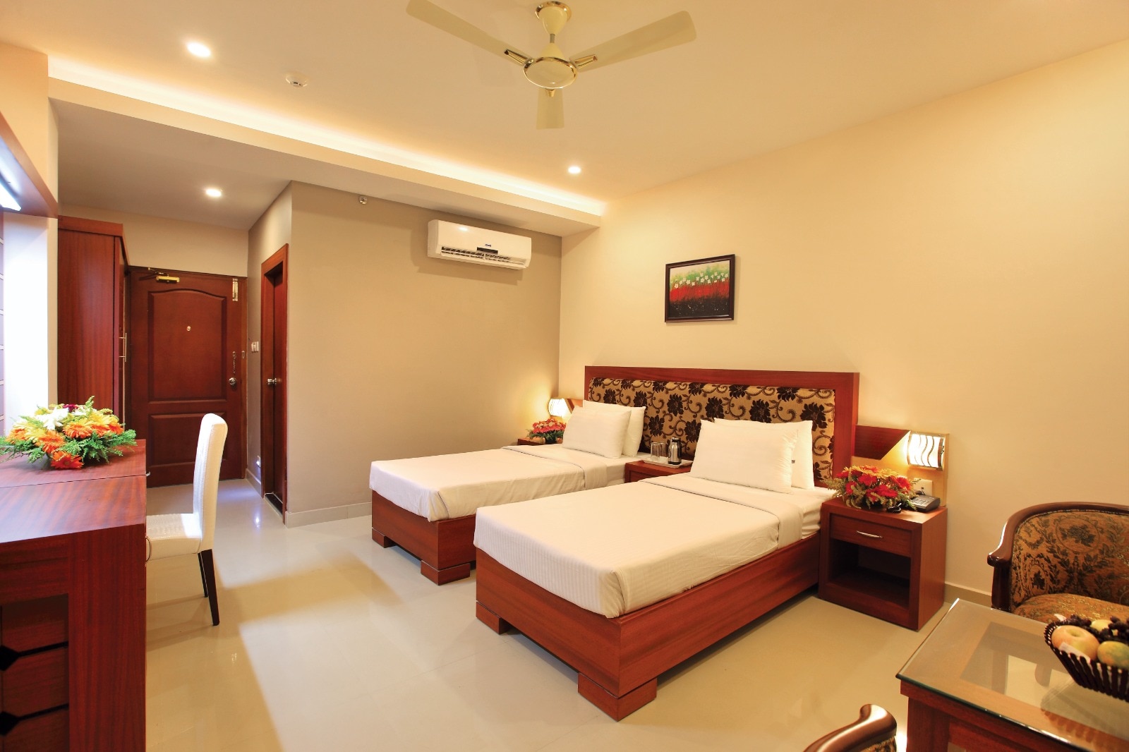 Hotel Royal Kallada Residency - Tap to explore photos
