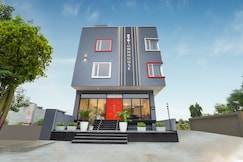 Townhouse Golden Avenue Road, Dera Baba Nanak