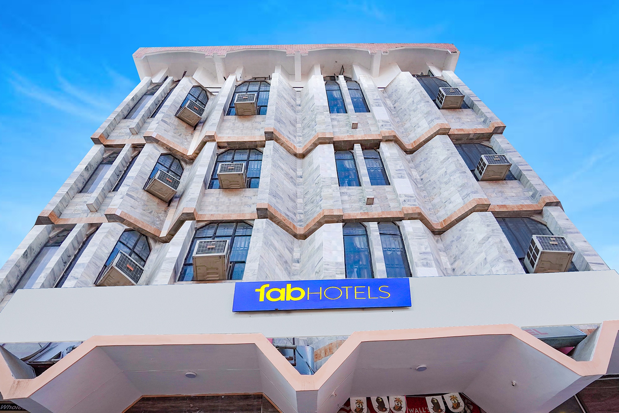 FabHotel New Shanti - Tap to explore photos