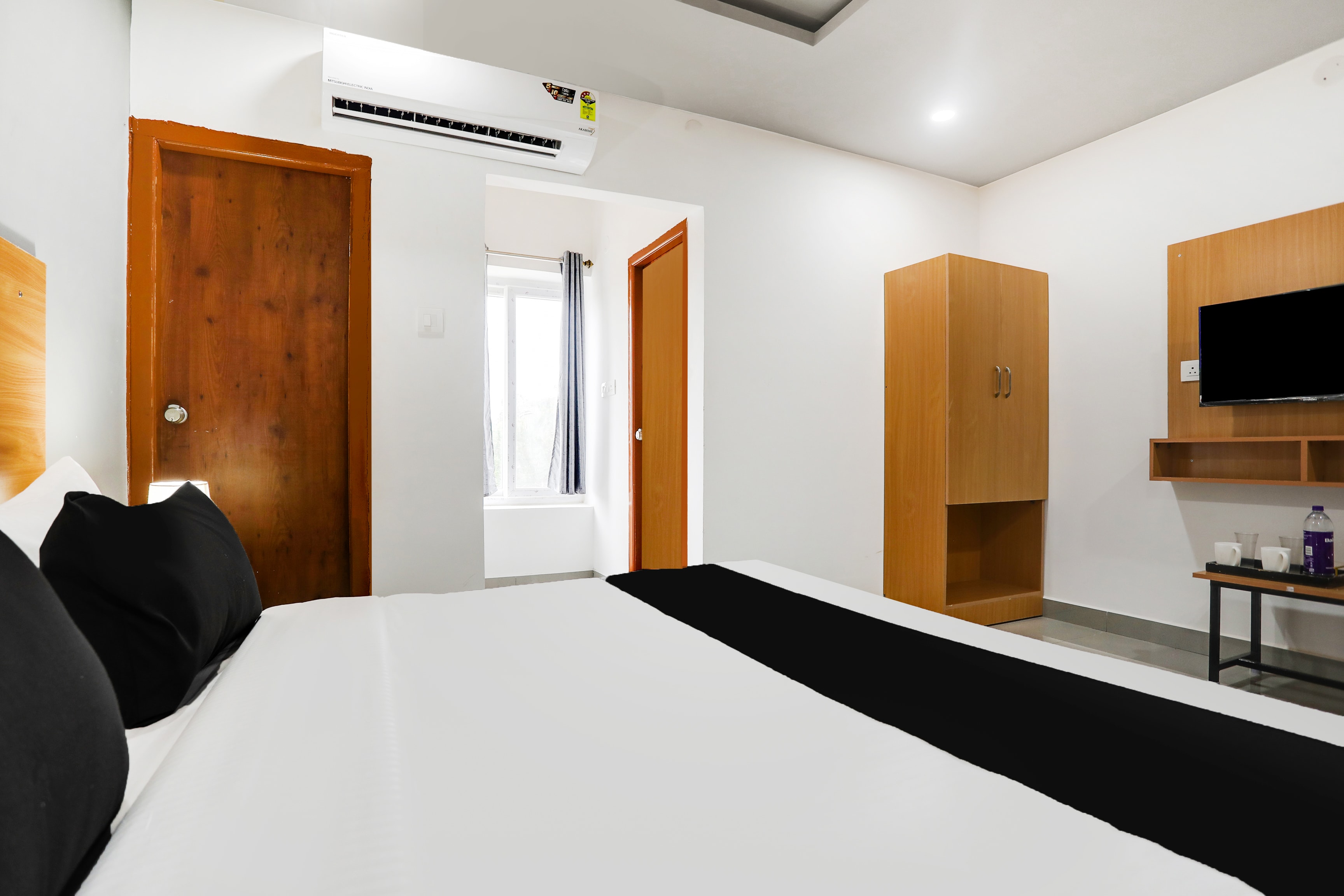 Super Townhouse Shamshabad Near Airport - Tap to explore photos