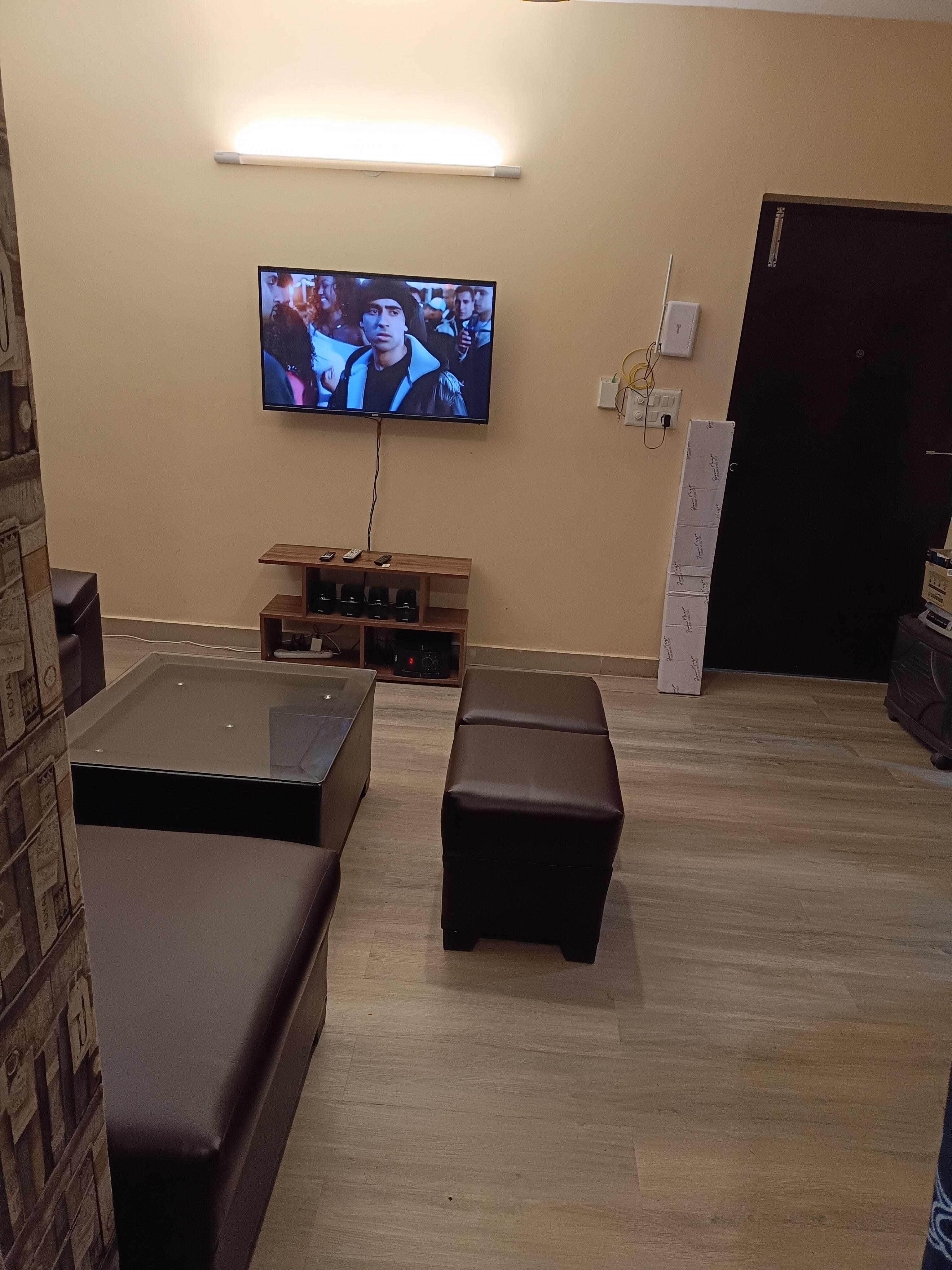 Couple/Work Friendly  2Bhk with kitchen in society - Tap to explore photos