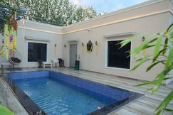 Angad Farms Luxury Farm Stay with Pool, Kharar