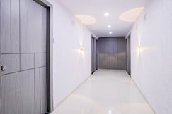 Hotel O 7 Square Hotel, Surat