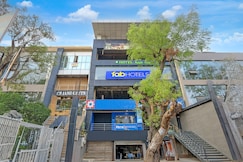 Via Apple Tree, Agra