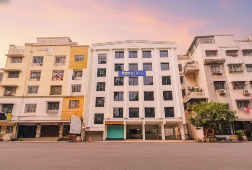 FabHotel Royal Palace Inn - Lal Mahal