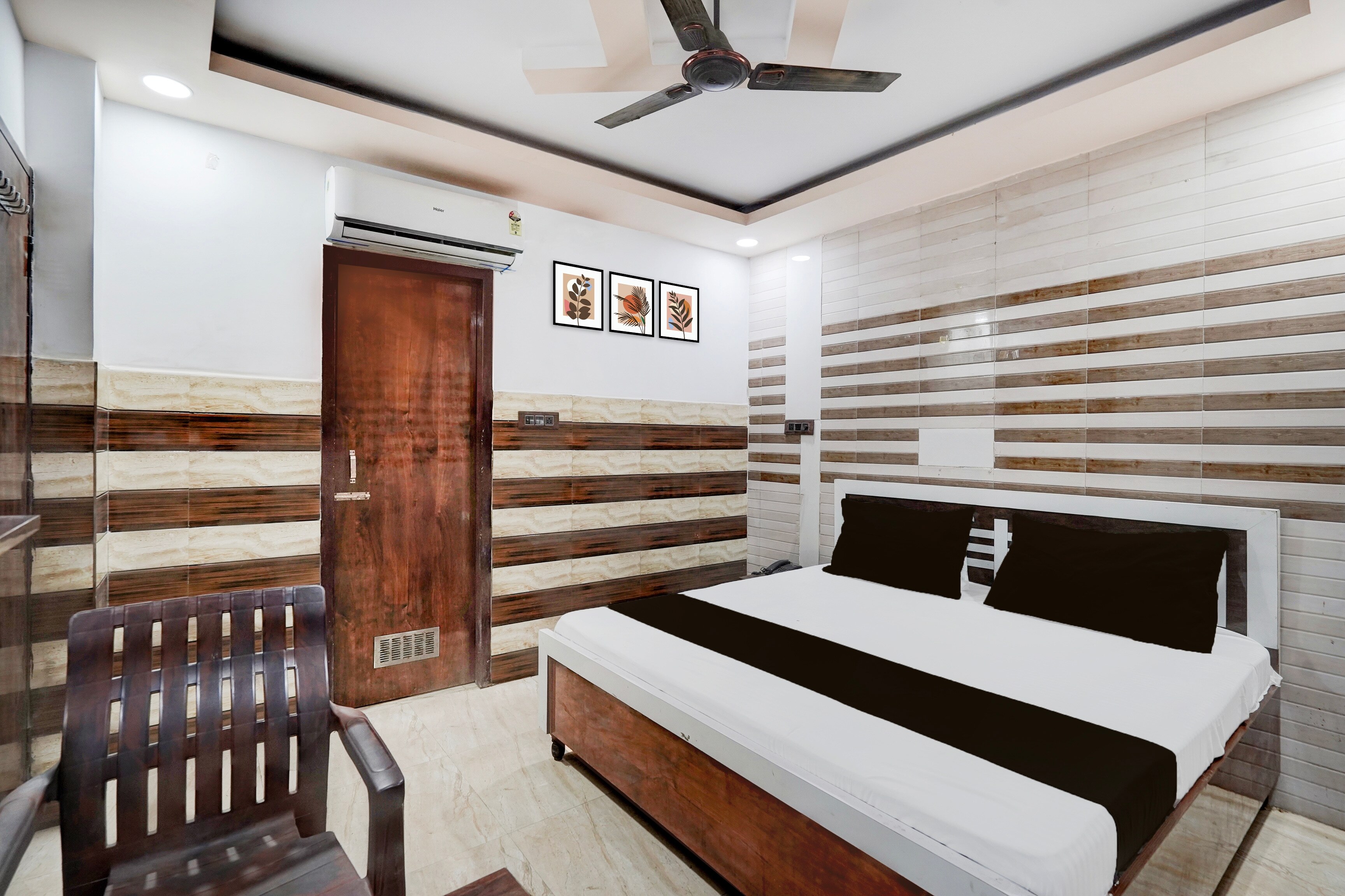 SPOT ON Hotel Town House - Tap to explore photos