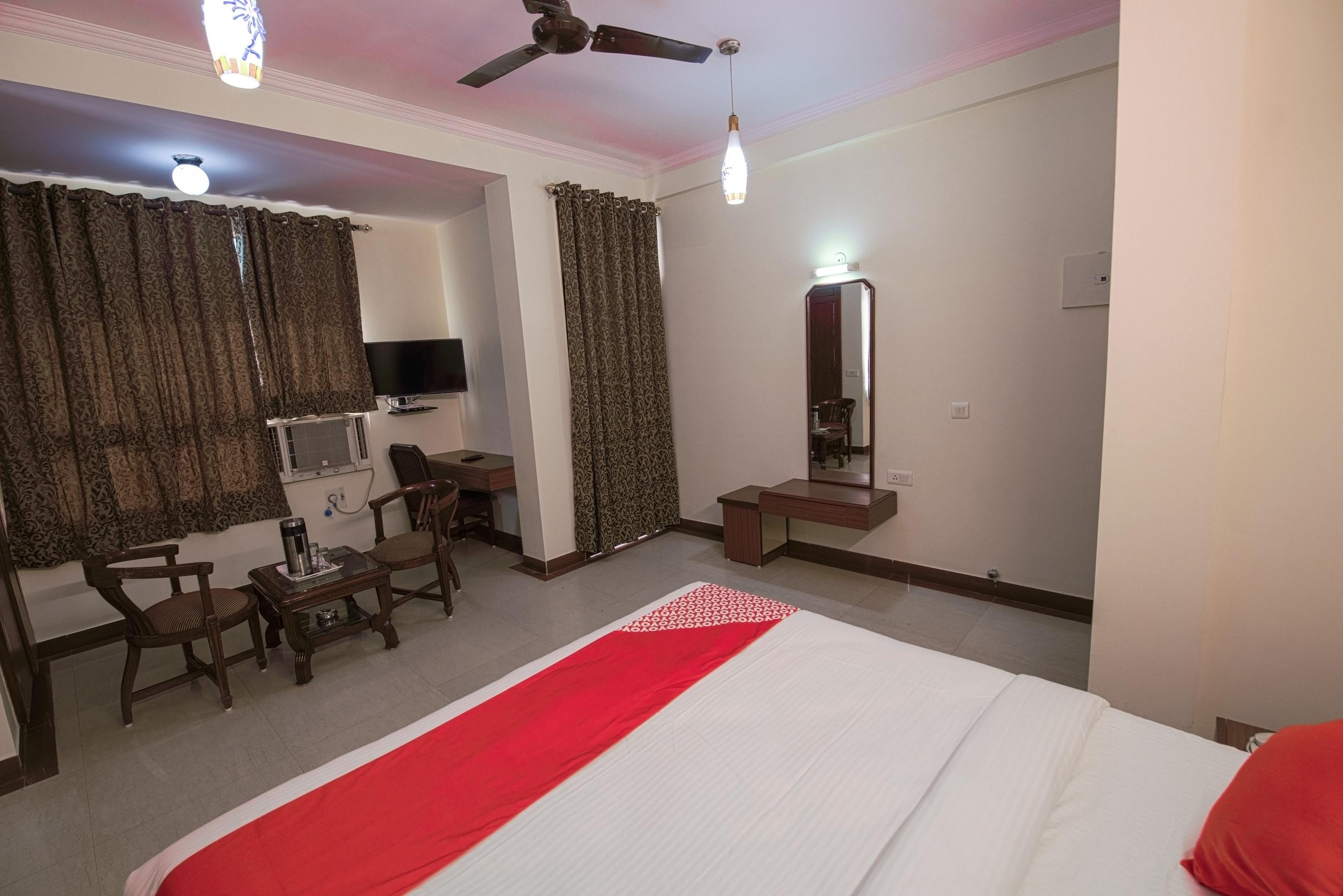 Hotel Maharaja Palace - Tap to explore photos
