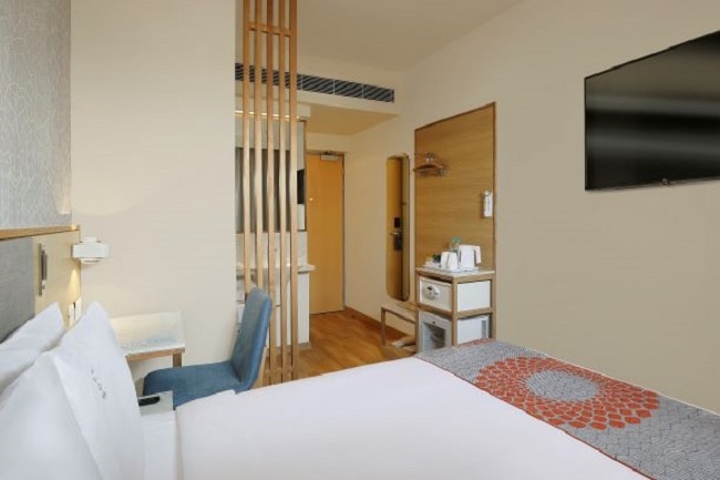 1 QUEEN BED SUPERIOR BREAKFAST 1