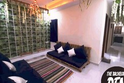 the Bachelor s Den Rohini, Delhi