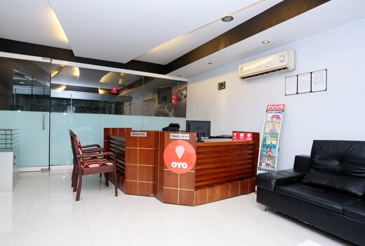 Super Townhouse Malabar Illam