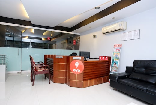 Super Townhouse Malabar Illam