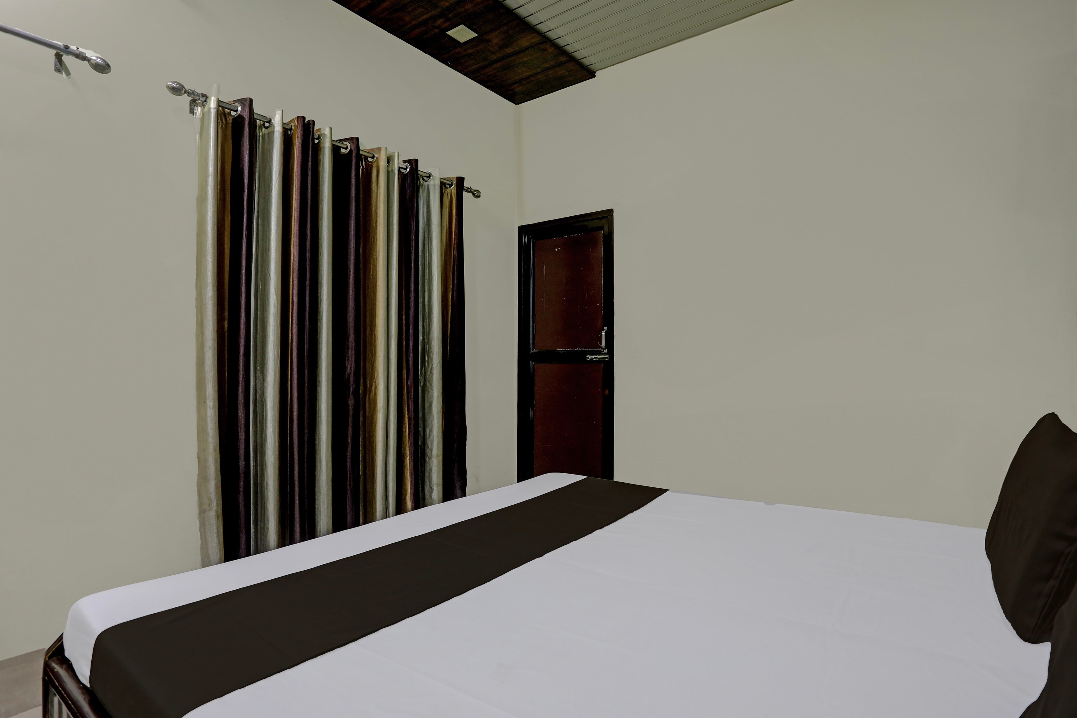 Hotel O Shiv Guest House - Tap to explore photos