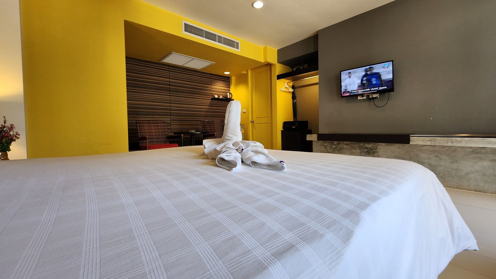 Pattaya Garden Resort - Tap to explore photos