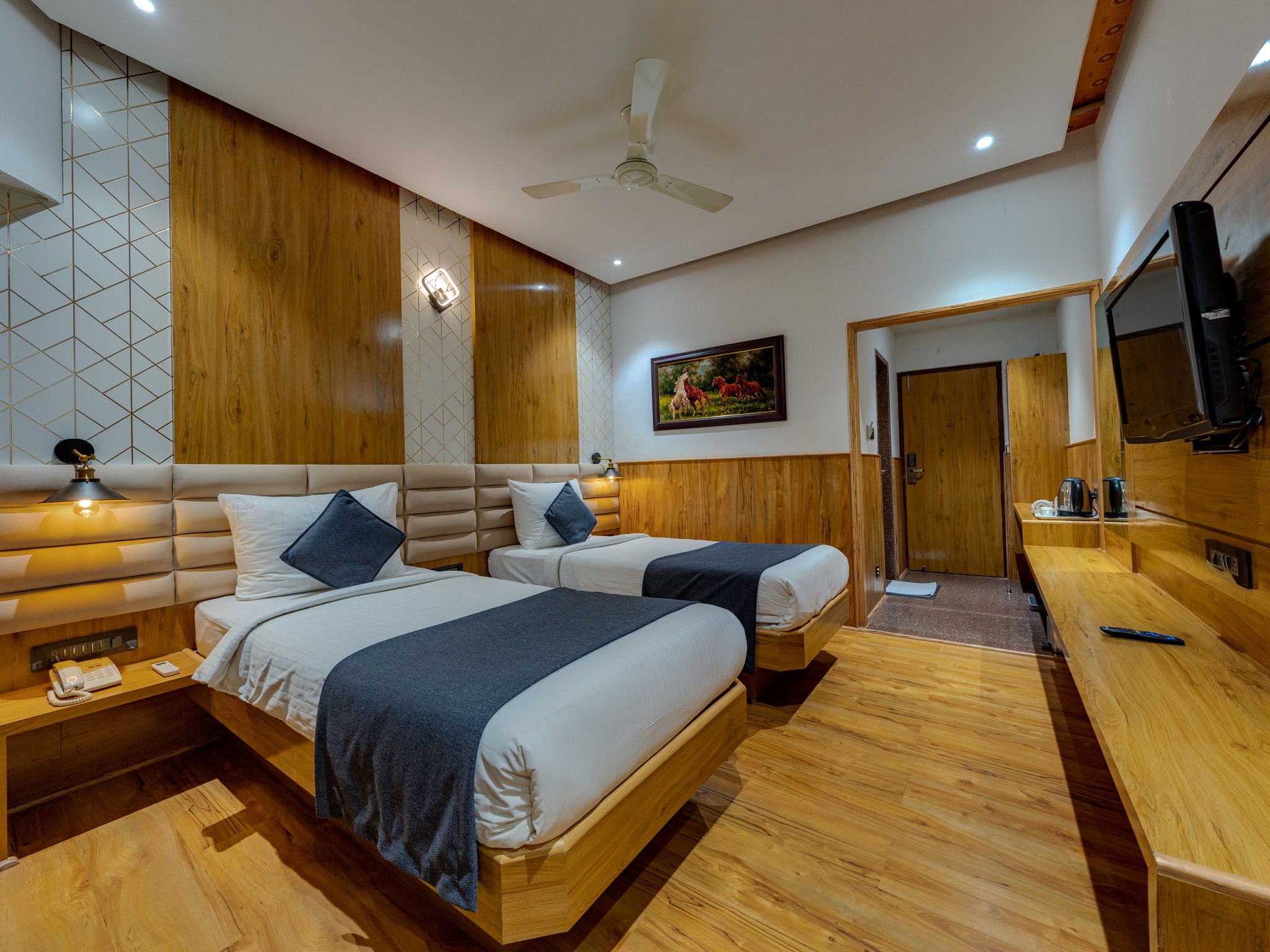 Hotel Surya Executive 5