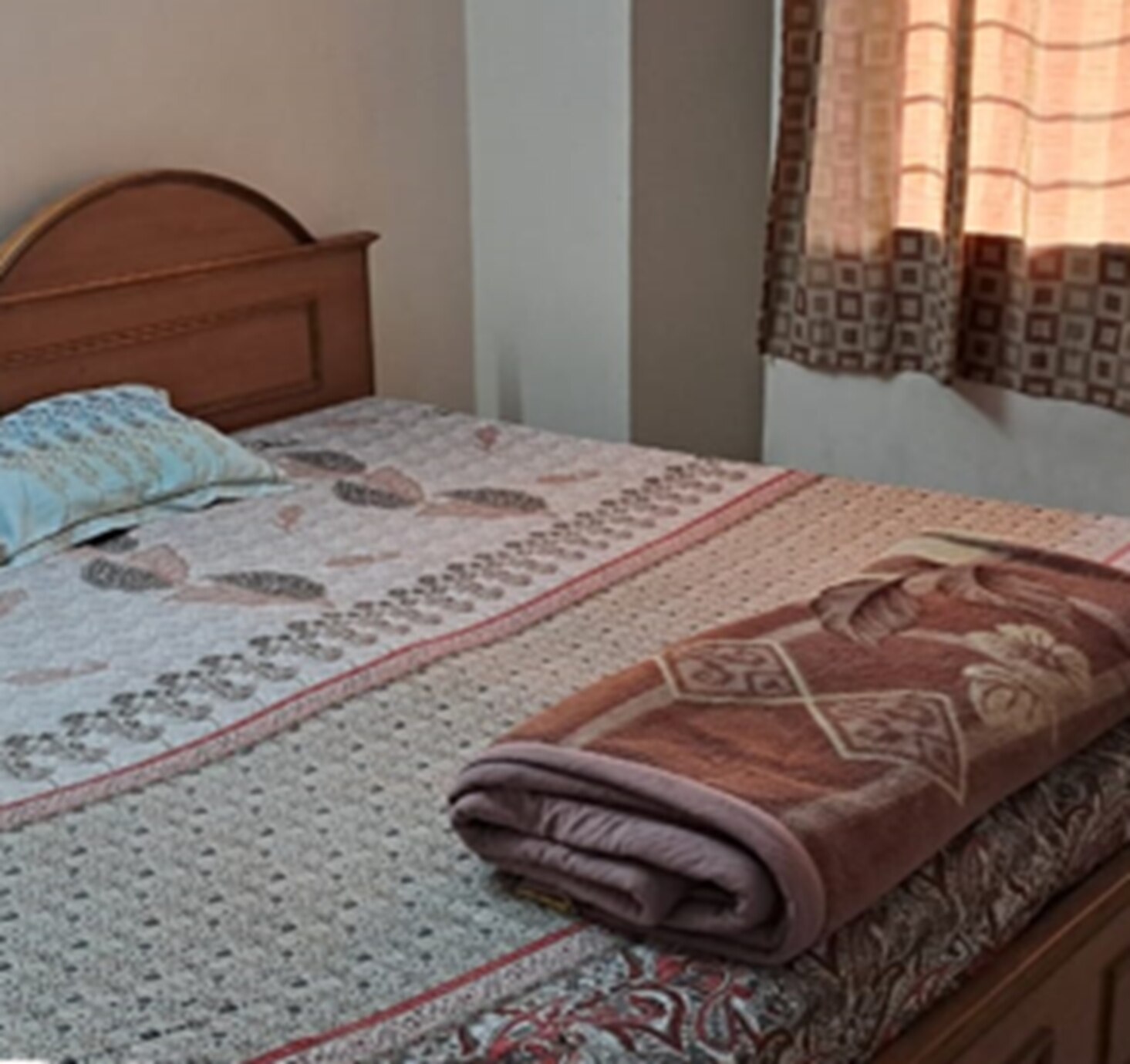 SMS Guest House- Shanti Hari 1-H - Tap to explore photos
