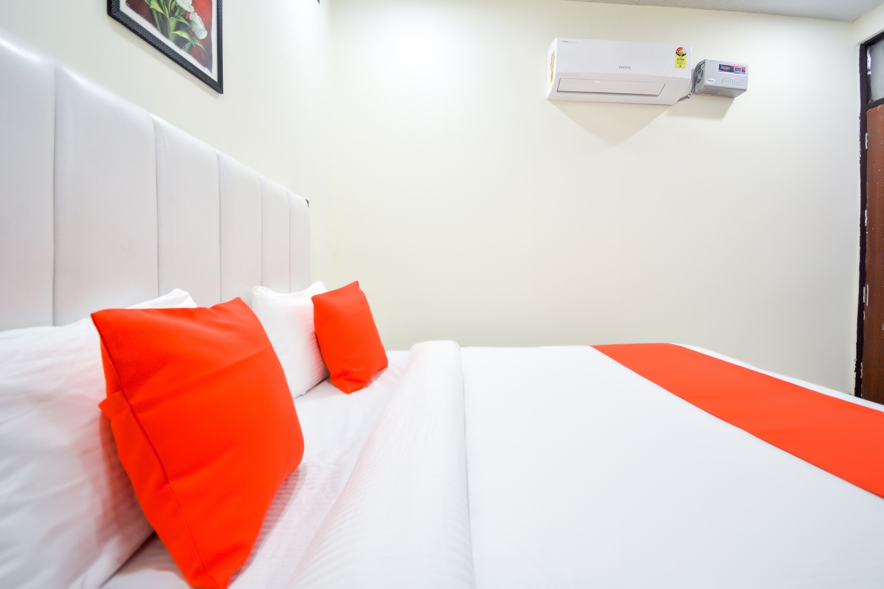 OYO Hotel Gold - Tap to explore photos