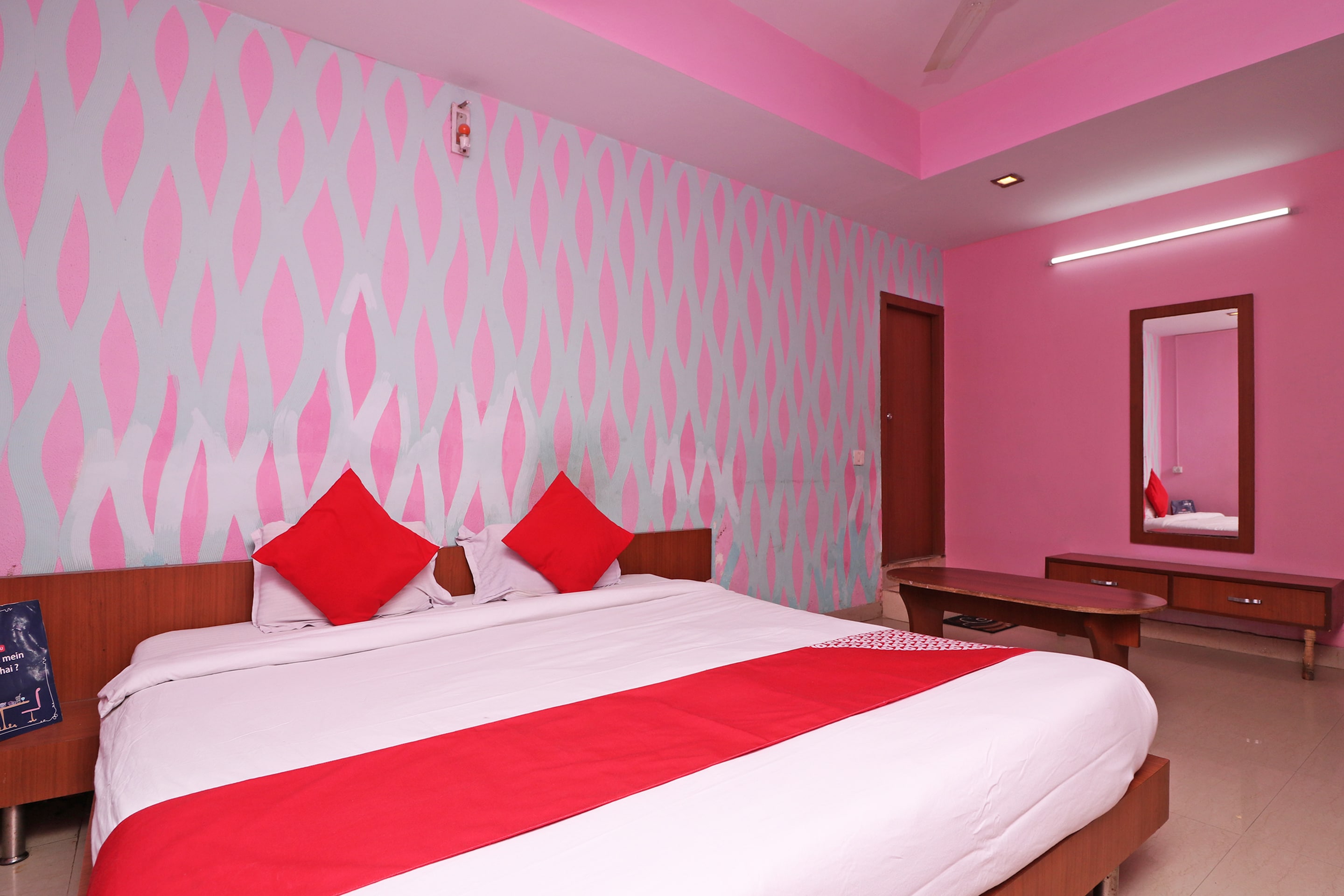 Super Hotel O Maruti Lodging - Tap to explore photos