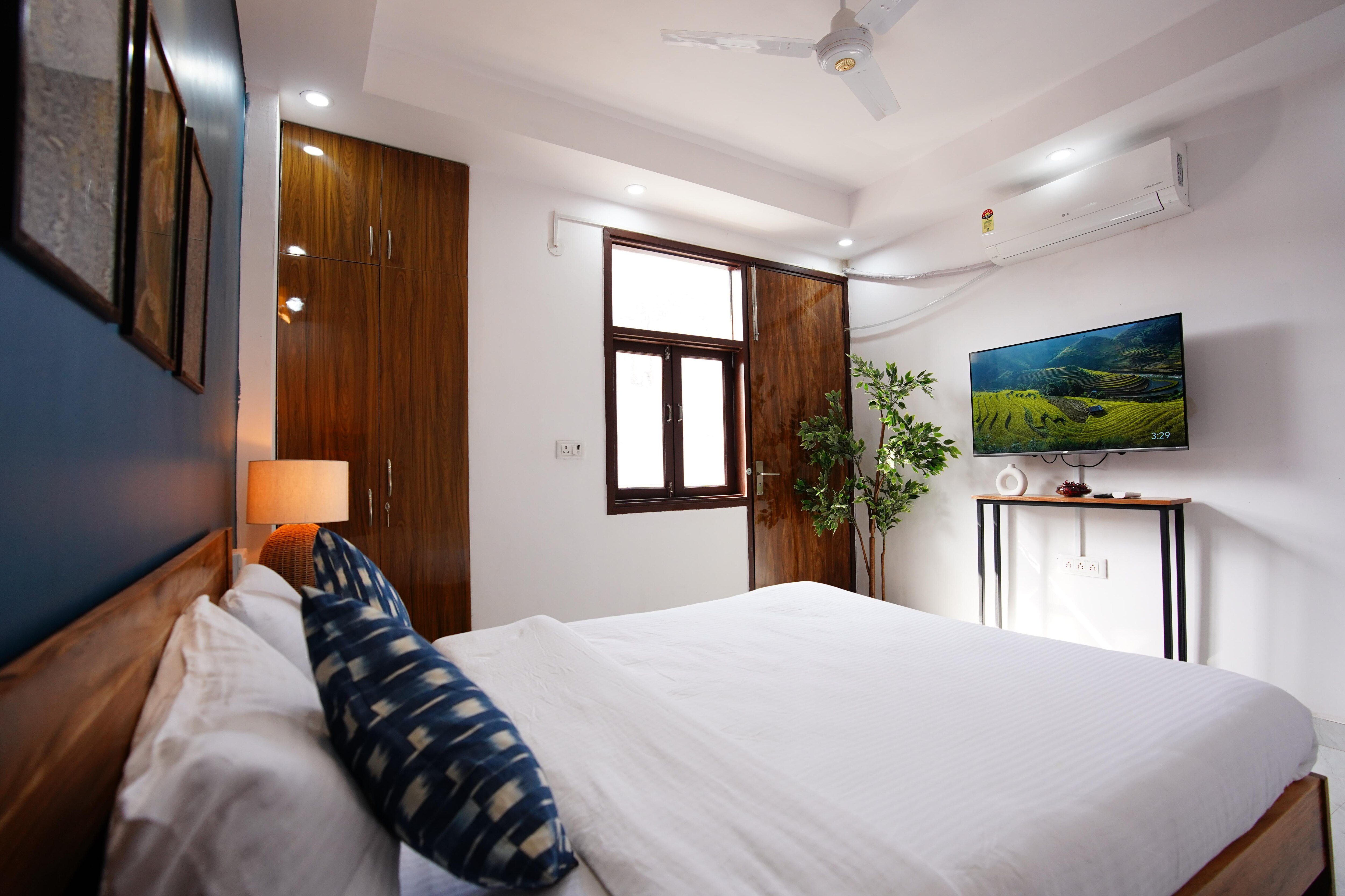 Clean & Private | DMM | Smart TV, AC, Wi-Fi - Tap to explore photos