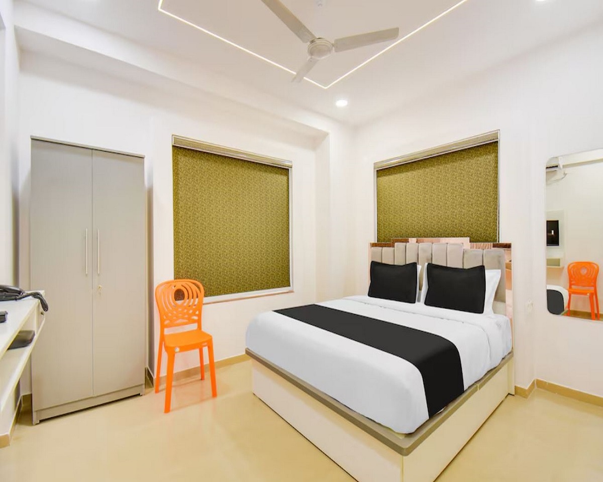 Hotel The Leela Baner - Tap to explore photos