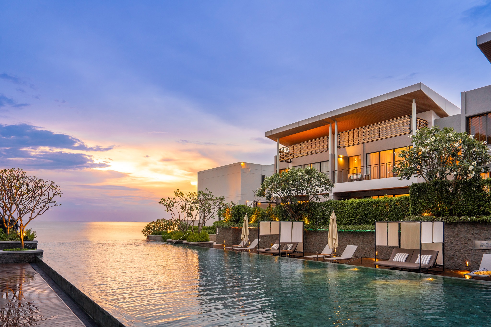 Renaissance Pattaya Resort & Spa by Marriott - Tap to explore photos