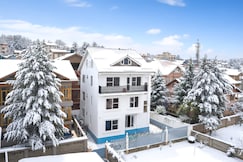 Hotel White Tulip (Nearby Shri Shankaracharya Temple), Srinagar