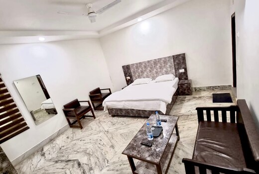 Hotel RajVilla
