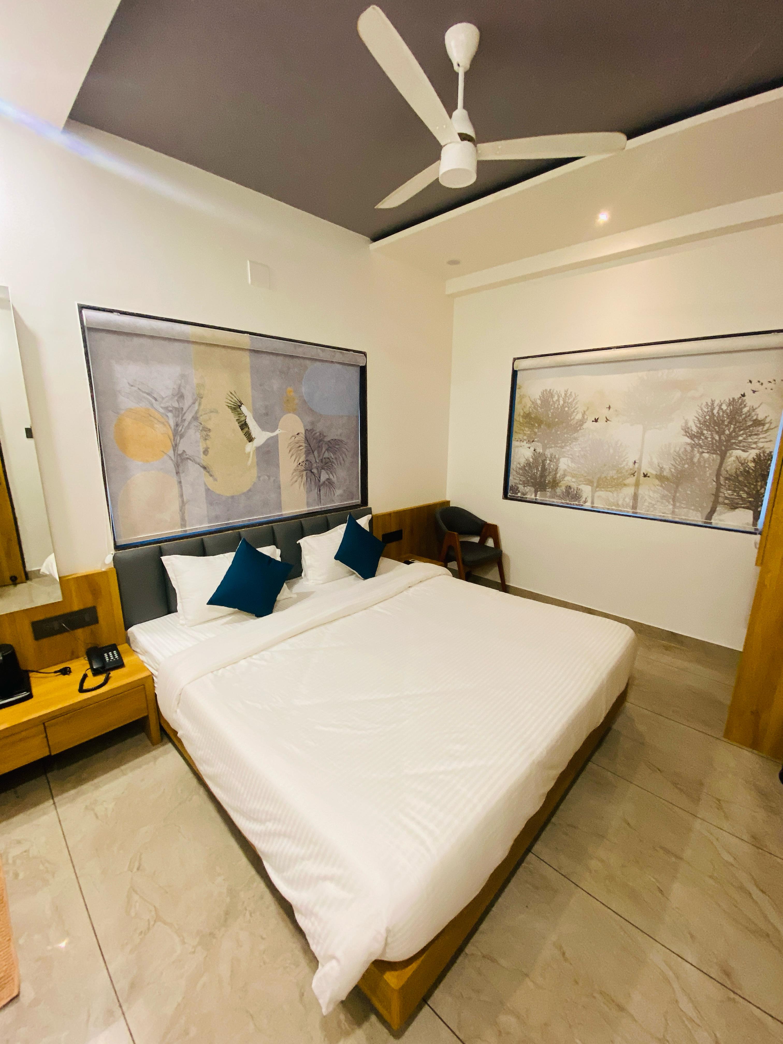 Hotel Shree Shree Palace - Tap to explore photos