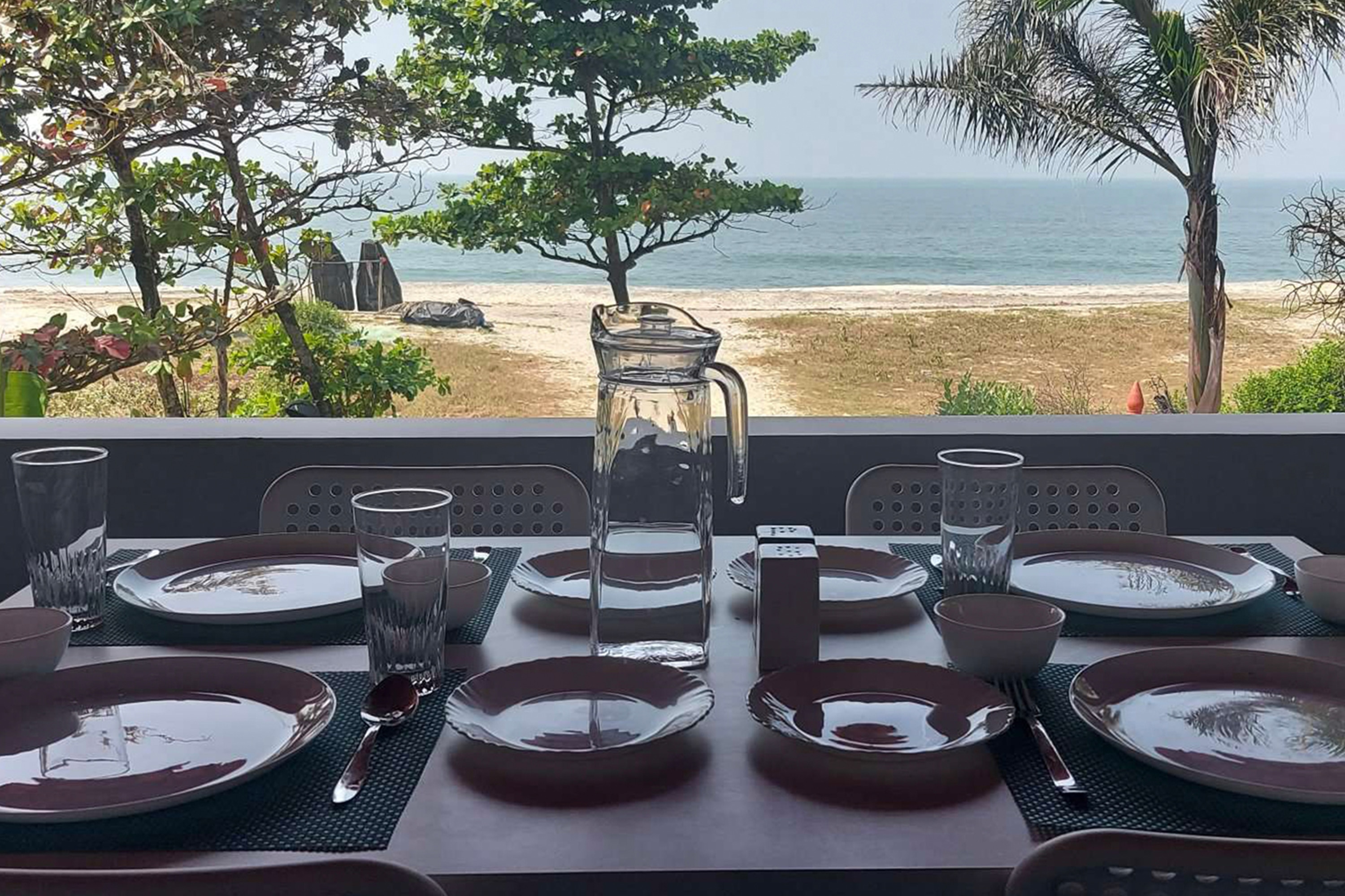 Happy Seas Beach Villa - Tap to explore photos