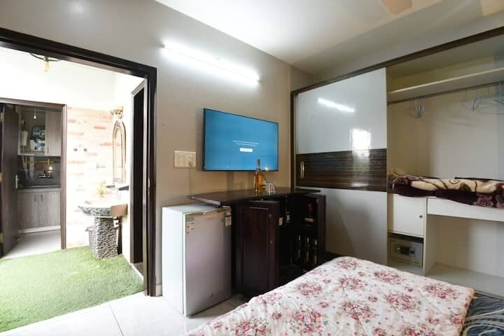 Jupiter 1 Bedroom with open Terrace and BBQ - Tap to explore photos