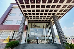 DHAMMA GRAND HOTEL RESORT, Domchanch